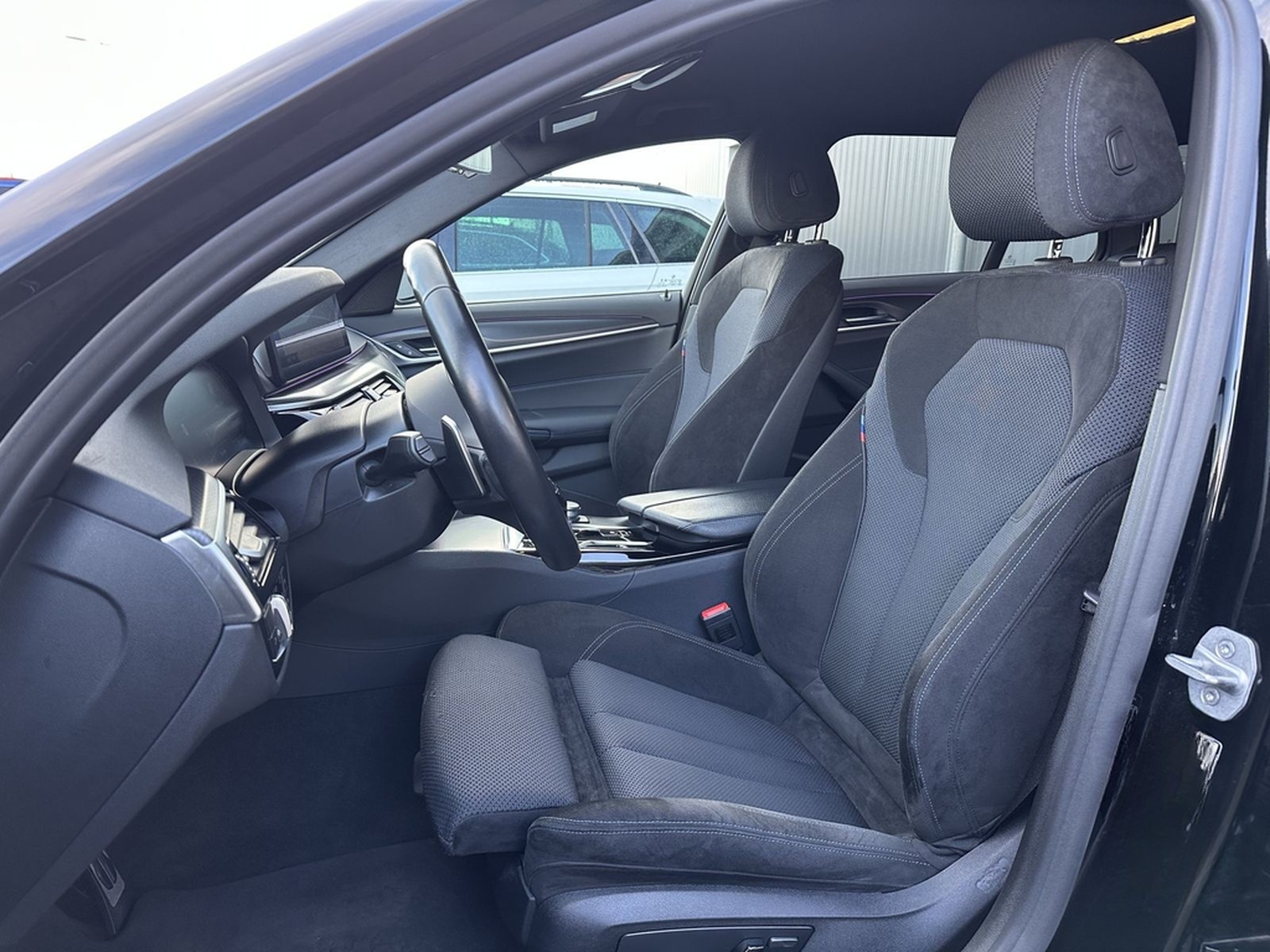 BMW 520d Touring M-Sport NAV+LED+KAMERA+HIFI+19ZO+PP foto 9