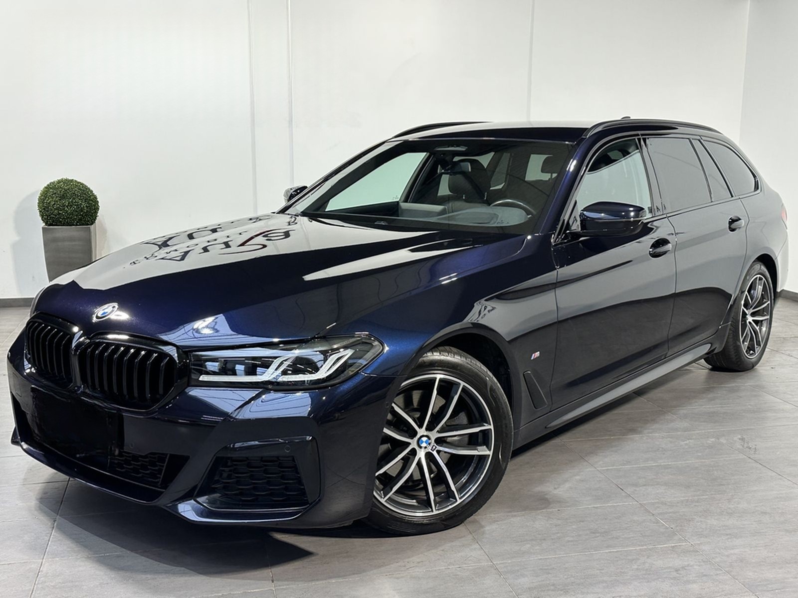 BMW 520d Touring xDrive M-Sport NAV+LED+HEAD-UP+KAM foto 2