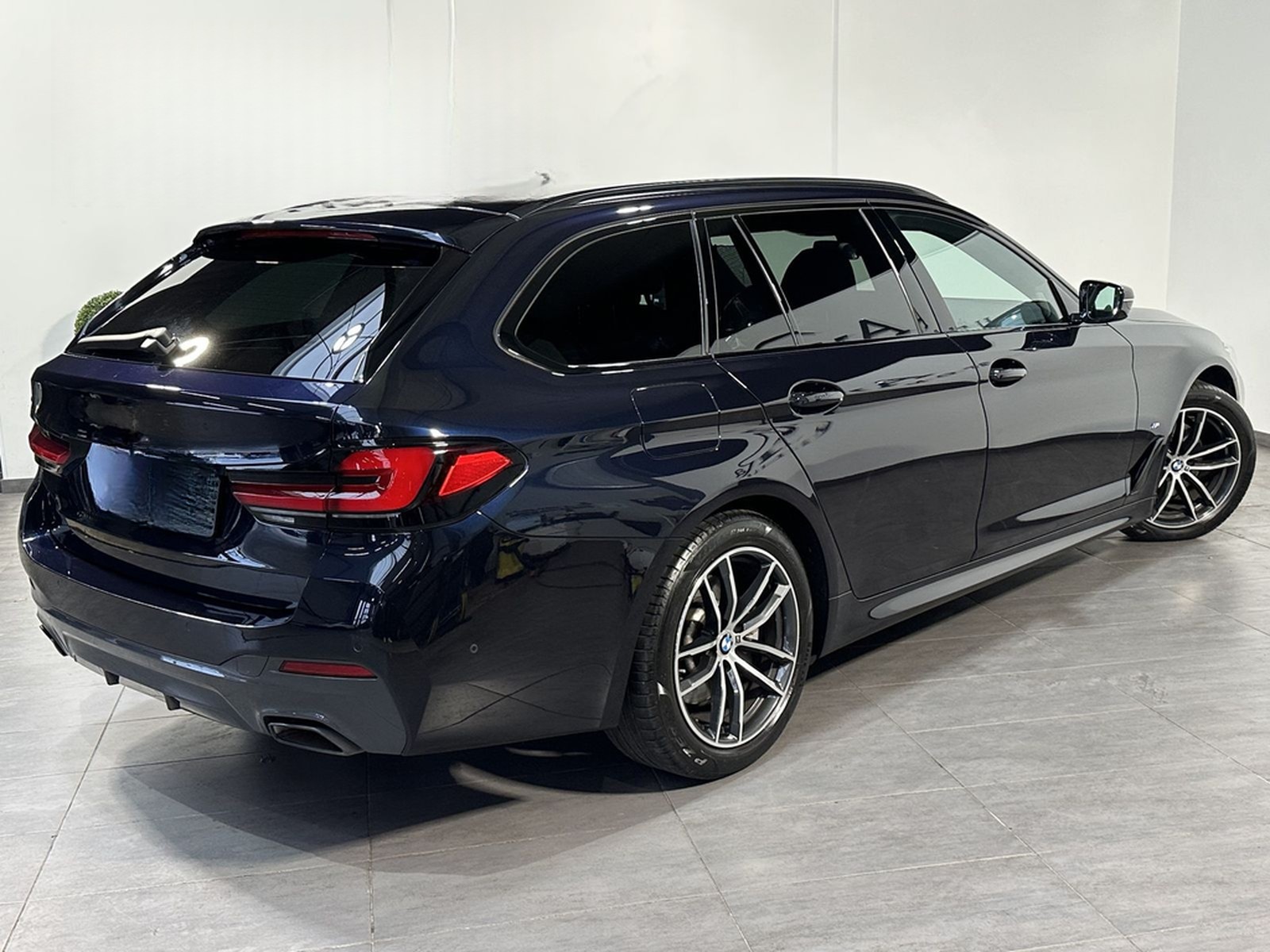 BMW 520d Touring xDrive M-Sport NAV+LED+HEAD-UP+KAM foto 4