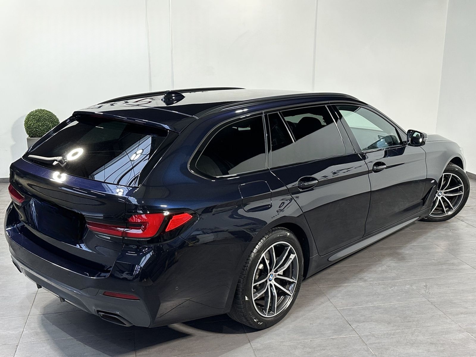 BMW 520d Touring xDrive M-Sport NAV+LED+HEAD-UP+KAM foto 5