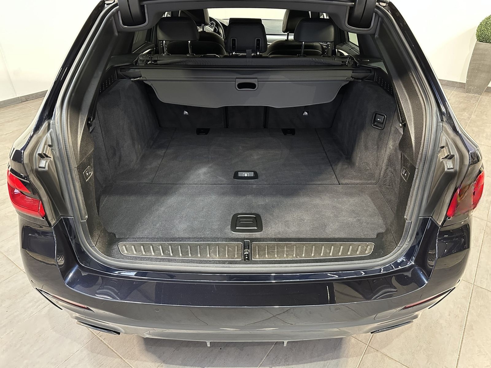 BMW 520d Touring xDrive M-Sport NAV+LED+HEAD-UP+KAM foto 6