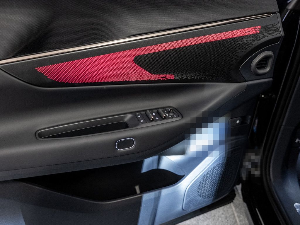 Lynk&Co 08 1.5 T PHEV 257 kW Core foto 20