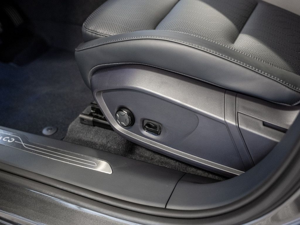 Lynk&Co 08 1.5 T PHEV 257 kW Core foto 19