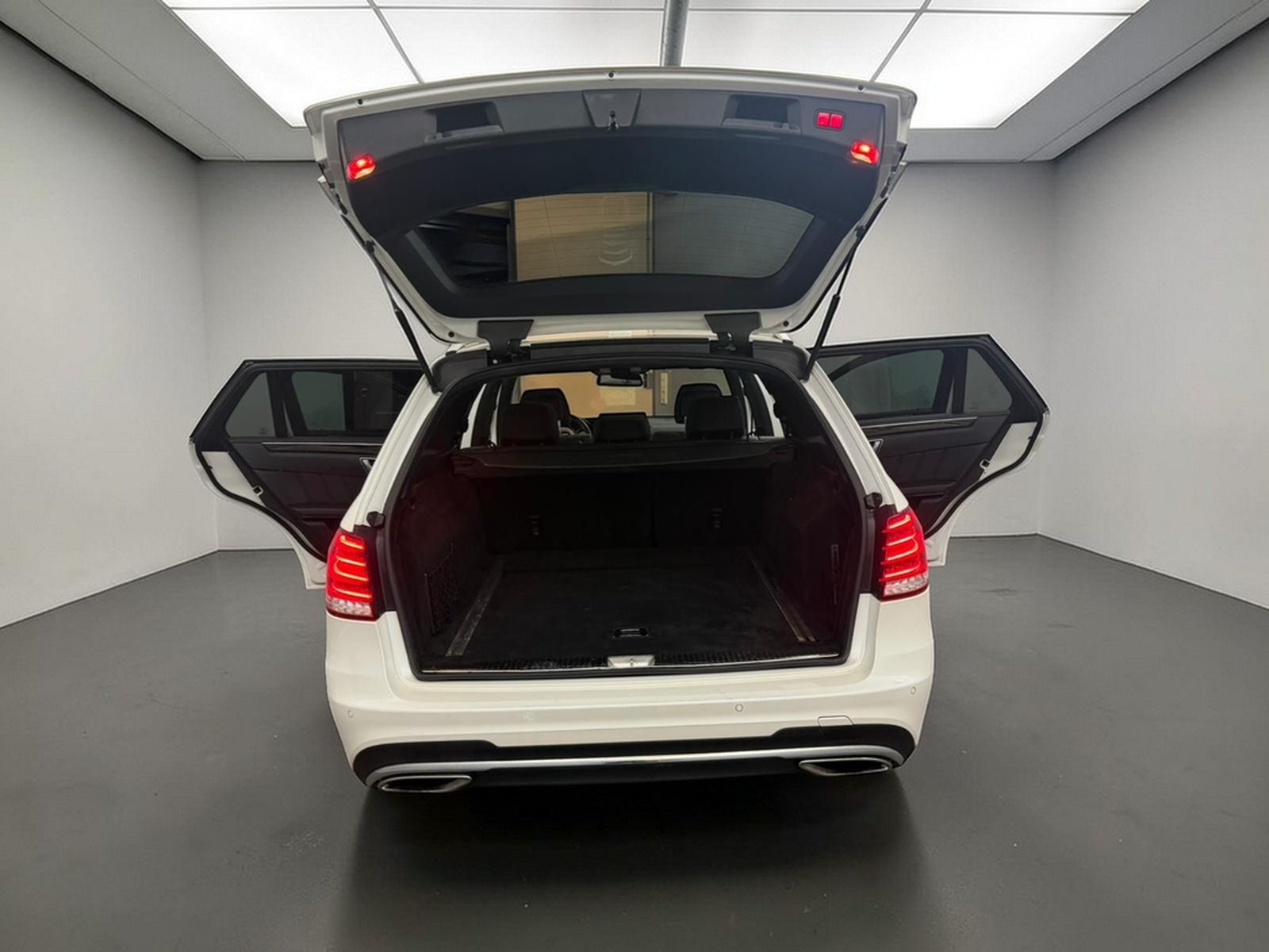 Mercedes-Benz E 350 BT 4Matic AMG LINE*MEGAVOLL + AIRMATIC foto 14
