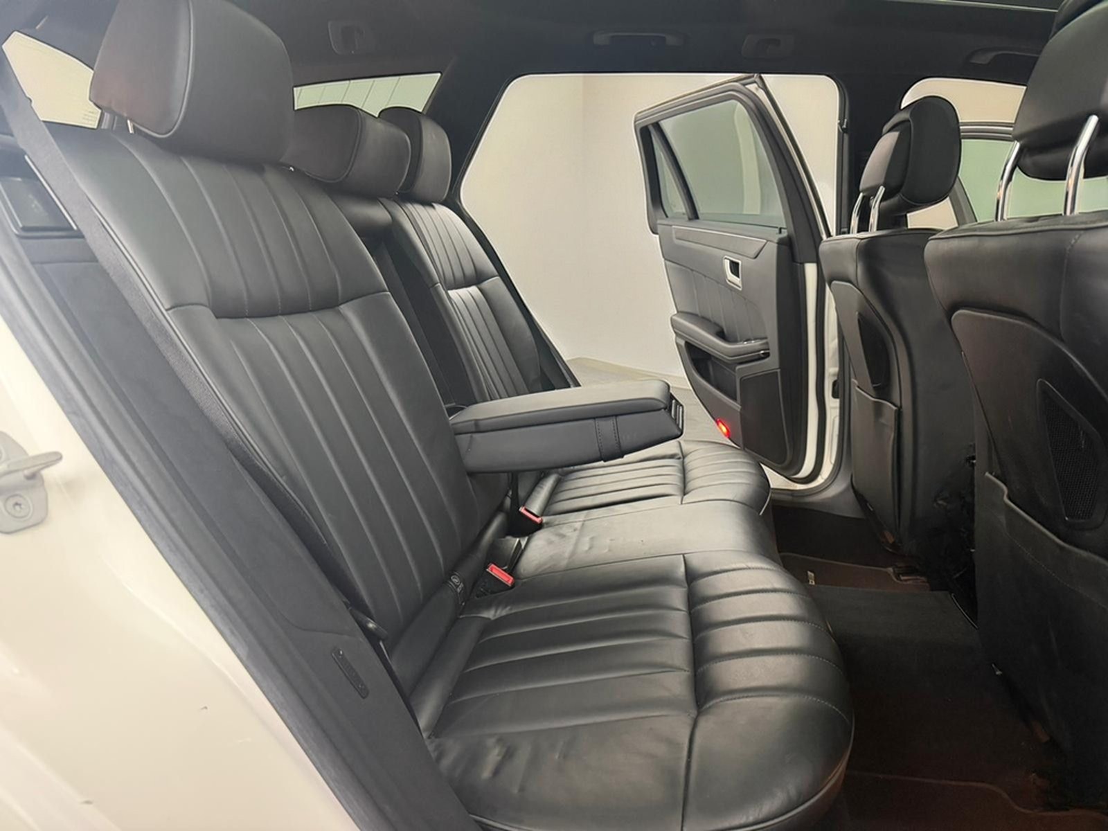 Mercedes-Benz E 350 BT 4Matic AMG LINE*MEGAVOLL + AIRMATIC foto 17