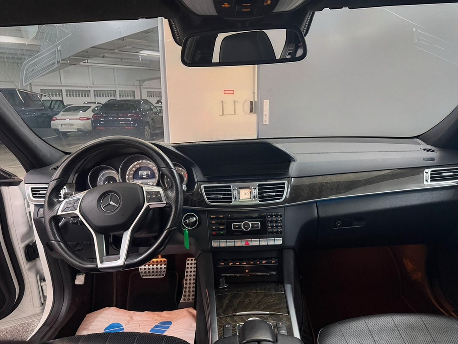 Mercedes-Benz E 350 BT 4Matic AMG LINE*MEGAVOLL + AIRMATIC foto 22