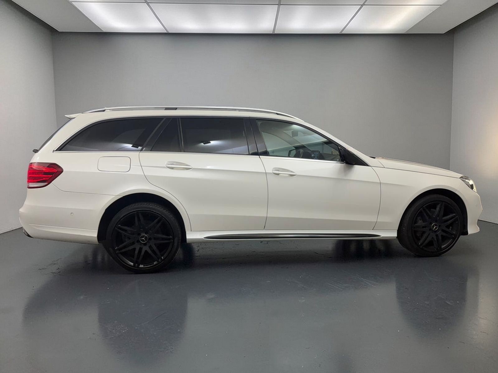 Mercedes-Benz E 350 BT 4Matic AMG LINE*MEGAVOLL + AIRMATIC foto 8