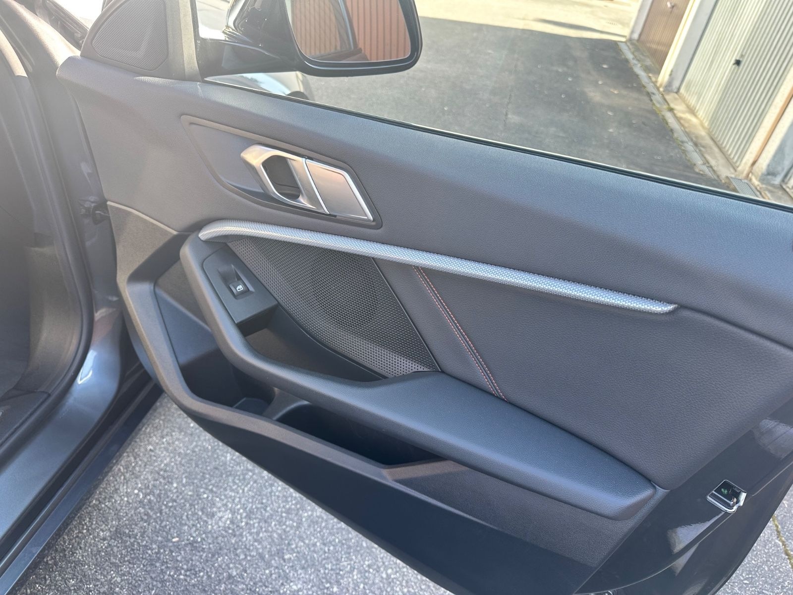 BMW 118 d Sport Line/aut/LED/navi/kamera/H-UP/temp foto 12