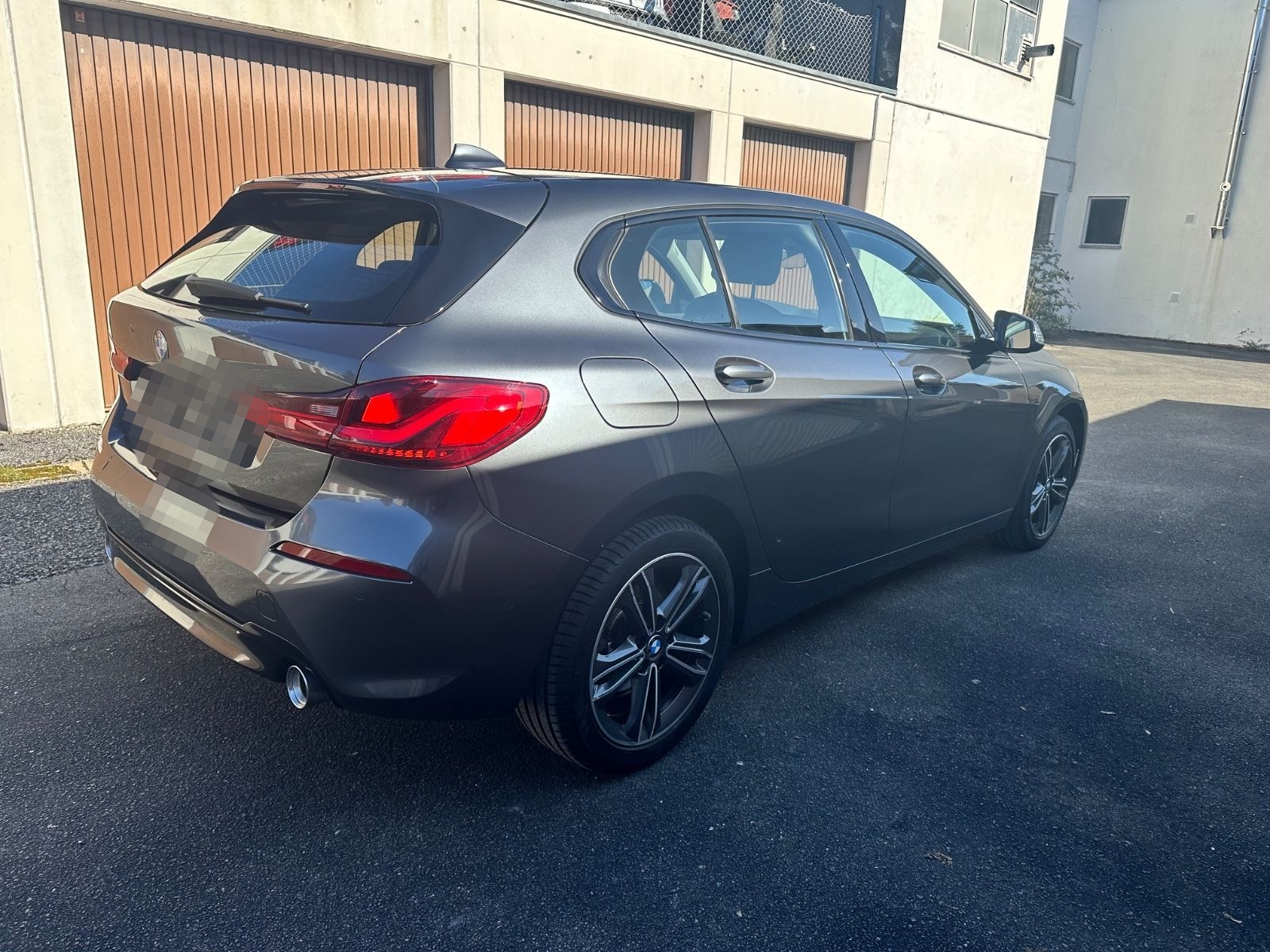 BMW 118 d Sport Line/aut/LED/navi/kamera/H-UP/temp foto 4