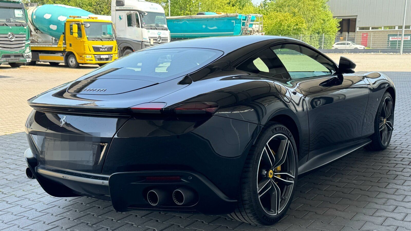 Ferrari Roma Coupe Schwarz foto 2