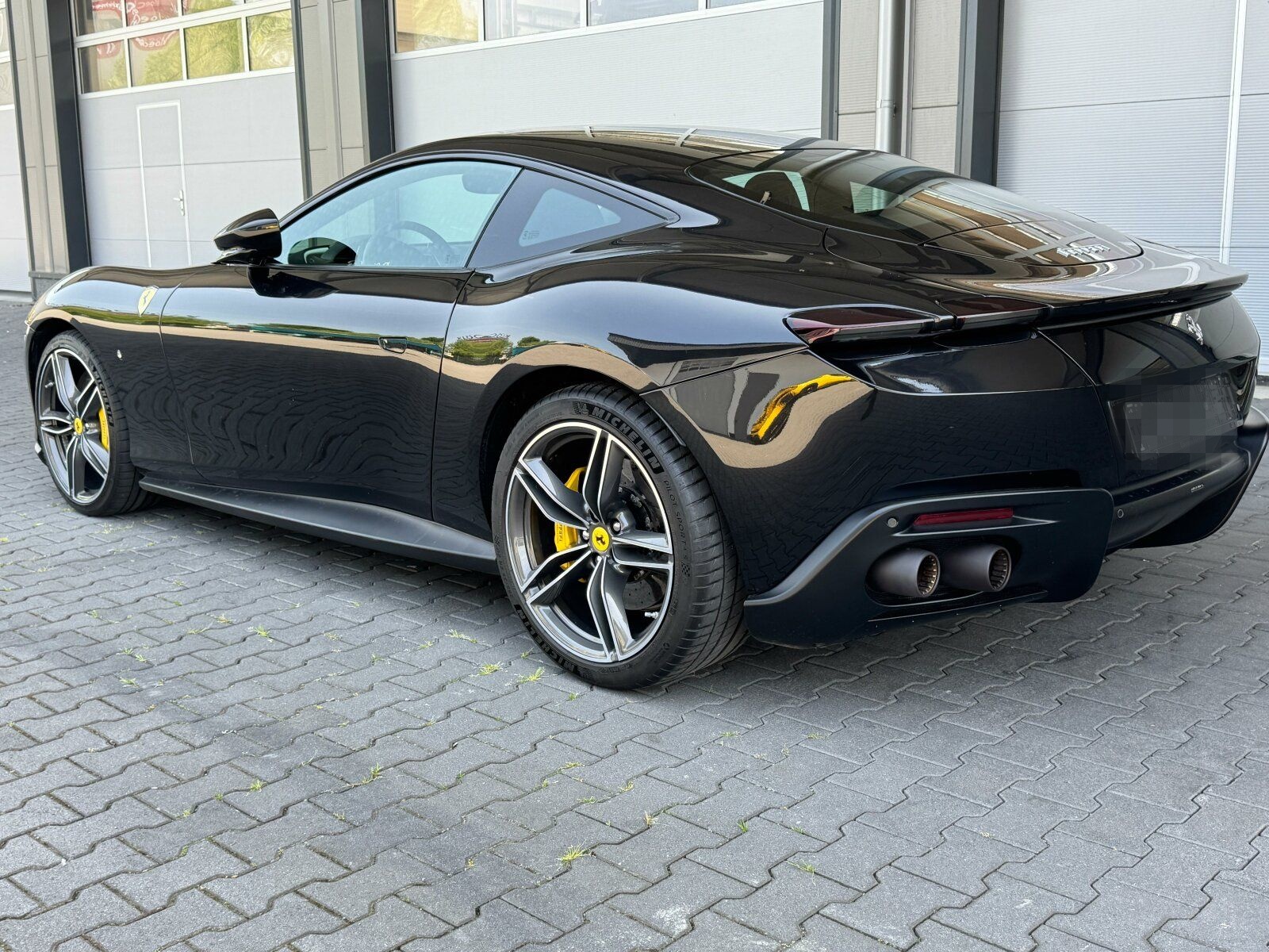 Ferrari Roma Coupe Schwarz foto 4