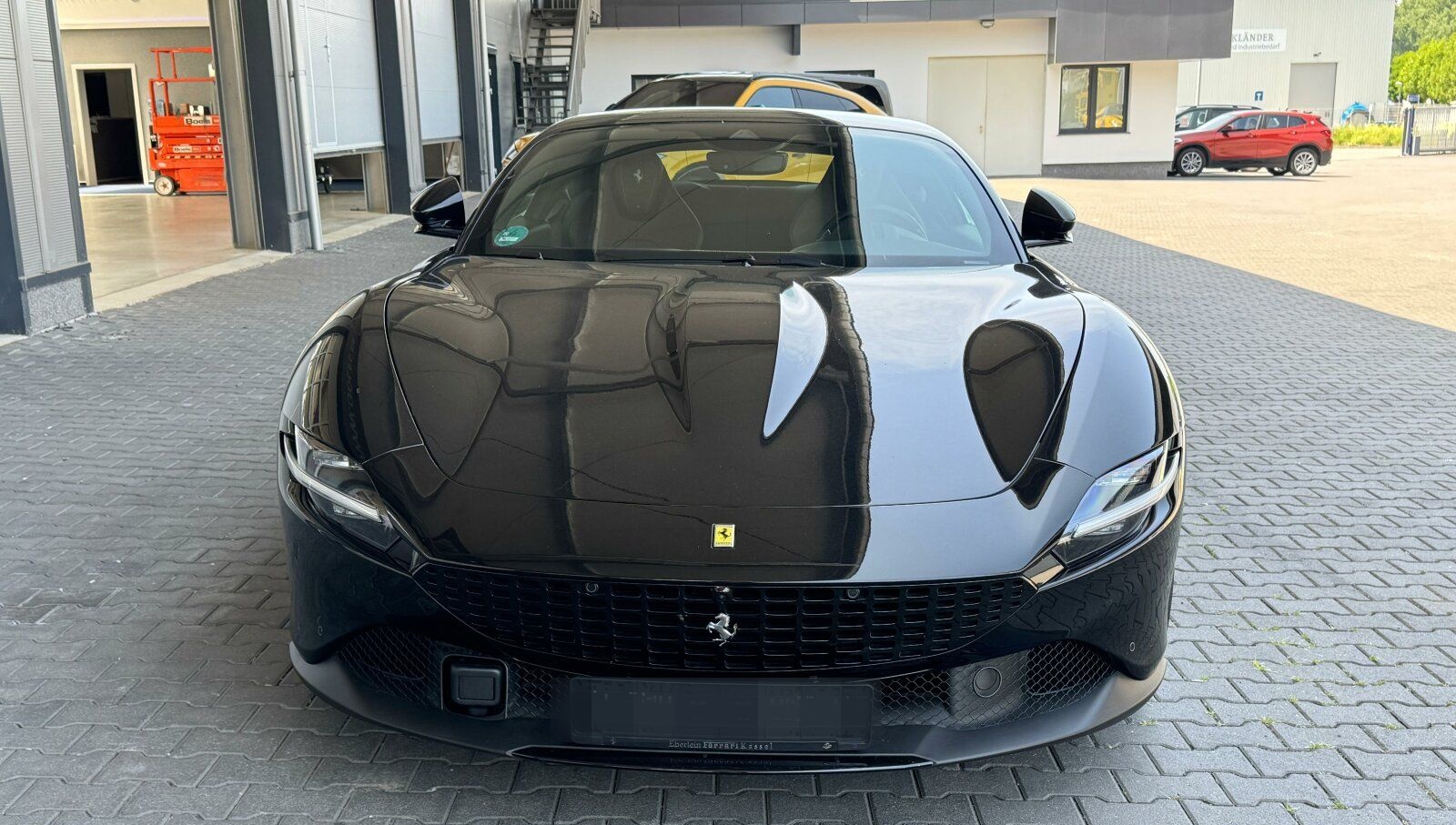 Ferrari Roma Coupe Schwarz foto 6