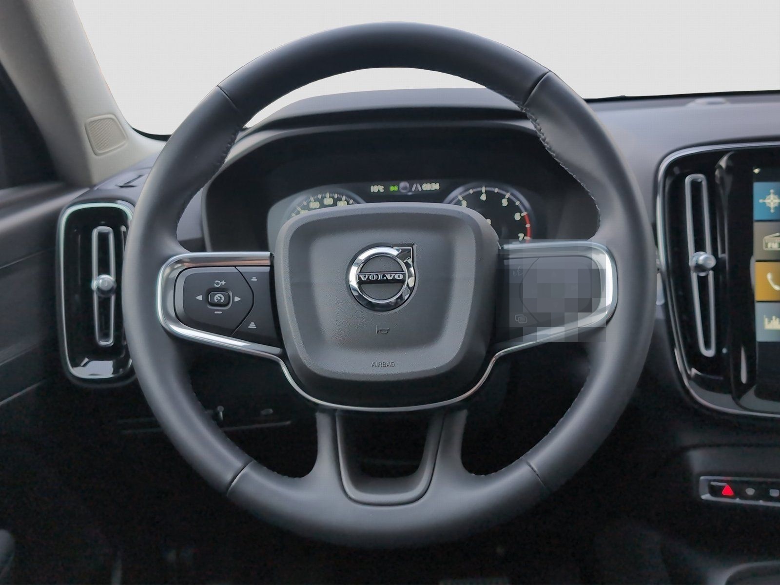 Volvo XC40+T3+GT+Momentum Pro+Panorama+PDC v/h+R-Kam++ foto 4