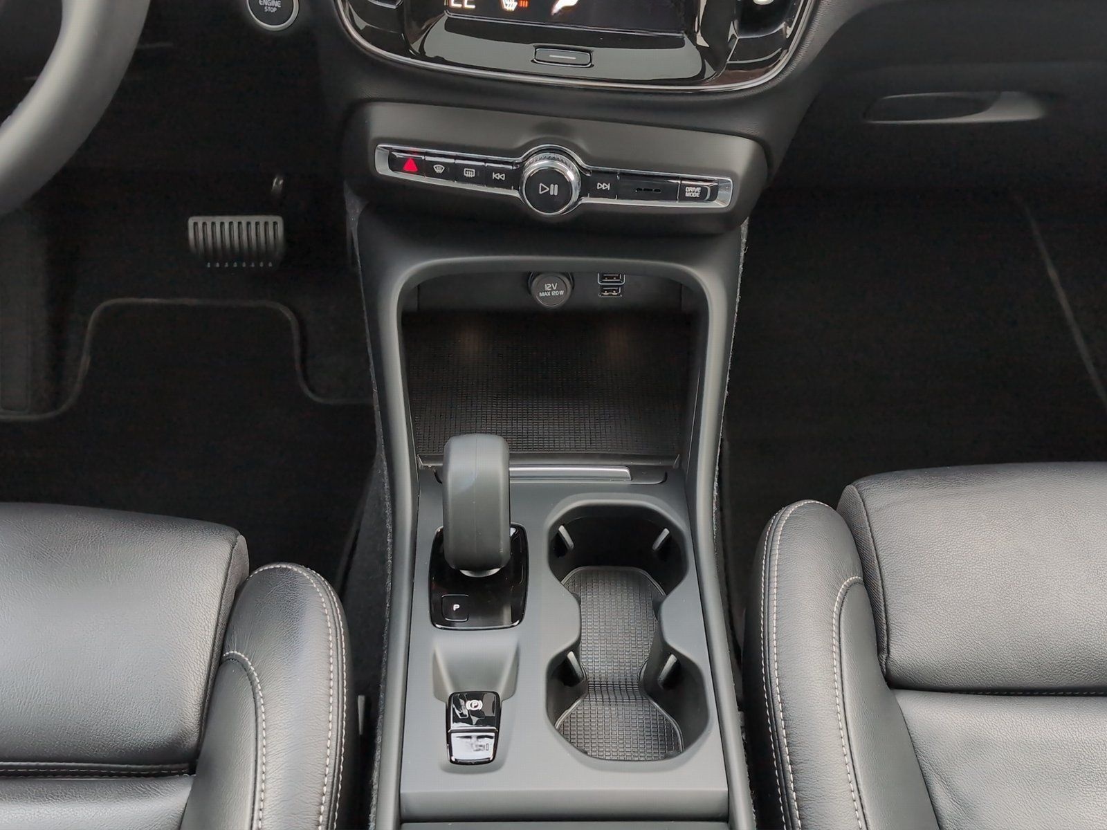 Volvo XC40+T3+GT+Momentum Pro+Panorama+PDC v/h+R-Kam++ foto 9