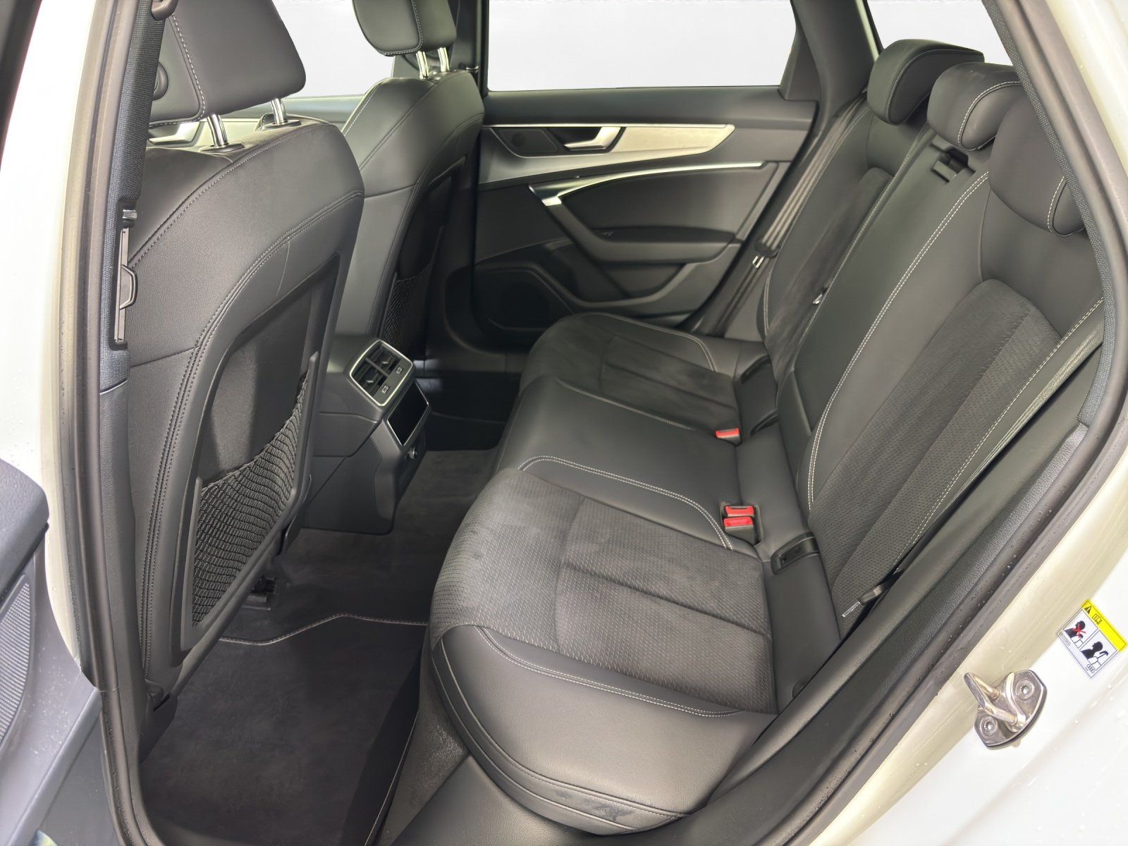 Audi A6 Avant 55 TFSI e quattro S tronic S line | AHK foto 13