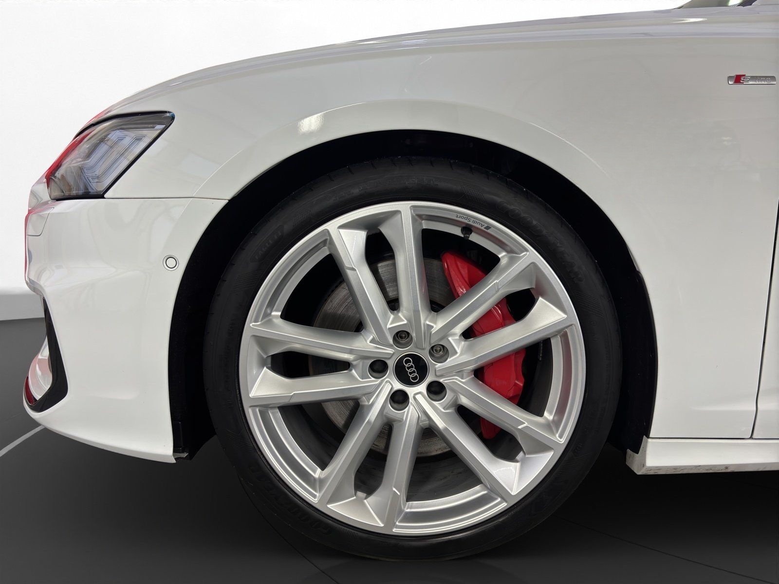 Audi A6 Avant 55 TFSI e quattro S tronic S line | AHK foto 18