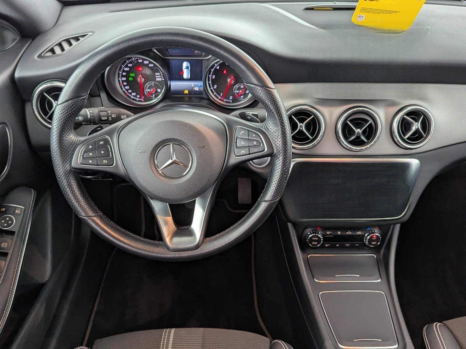 Mercedes-Benz CLA 200 Shooting Brake Urban LED+NAVI+SHZ+RFK+BC foto 17