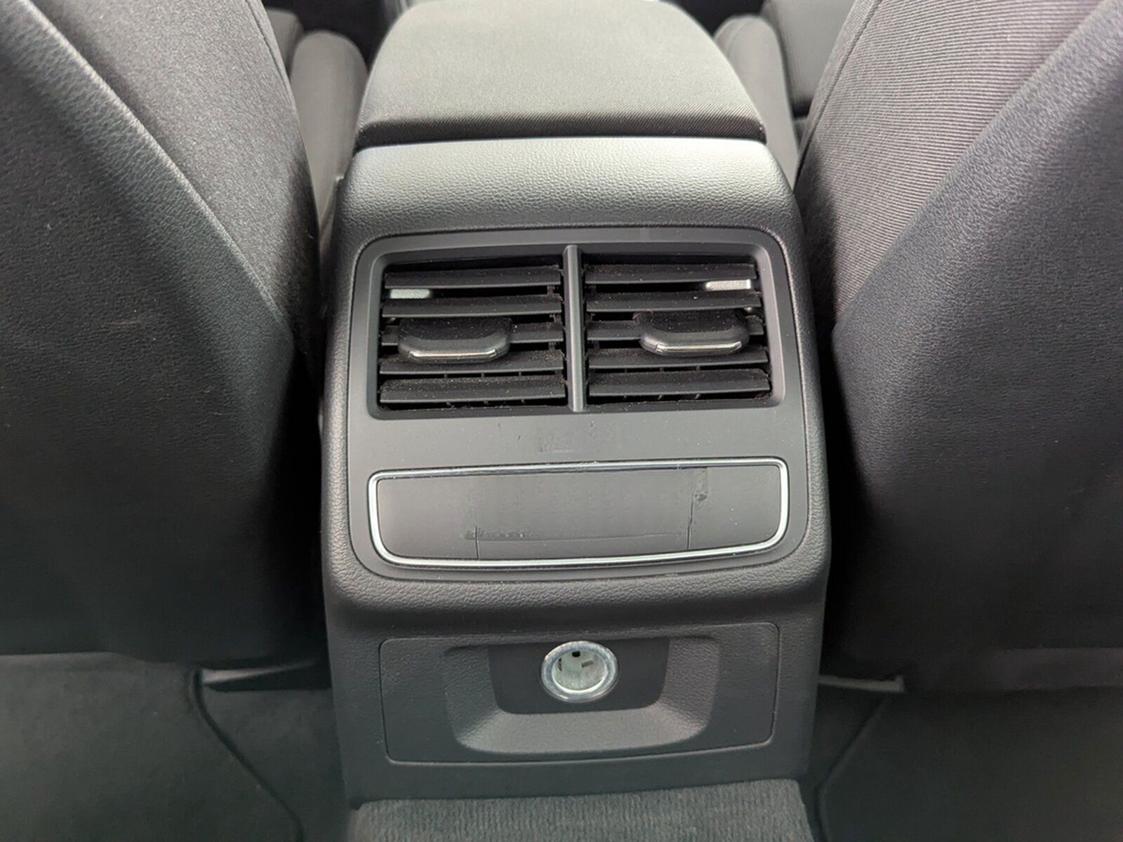Audi A4 2.0 TFSI Avant sport XENON+NAVI+AHK+SHZ+PDC+ foto 18