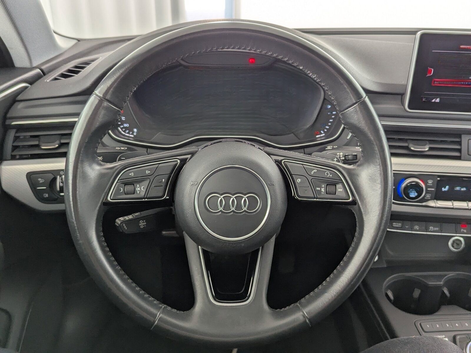 Audi A4 2.0 TFSI Avant sport XENON+NAVI+AHK+SHZ+PDC+ foto 26