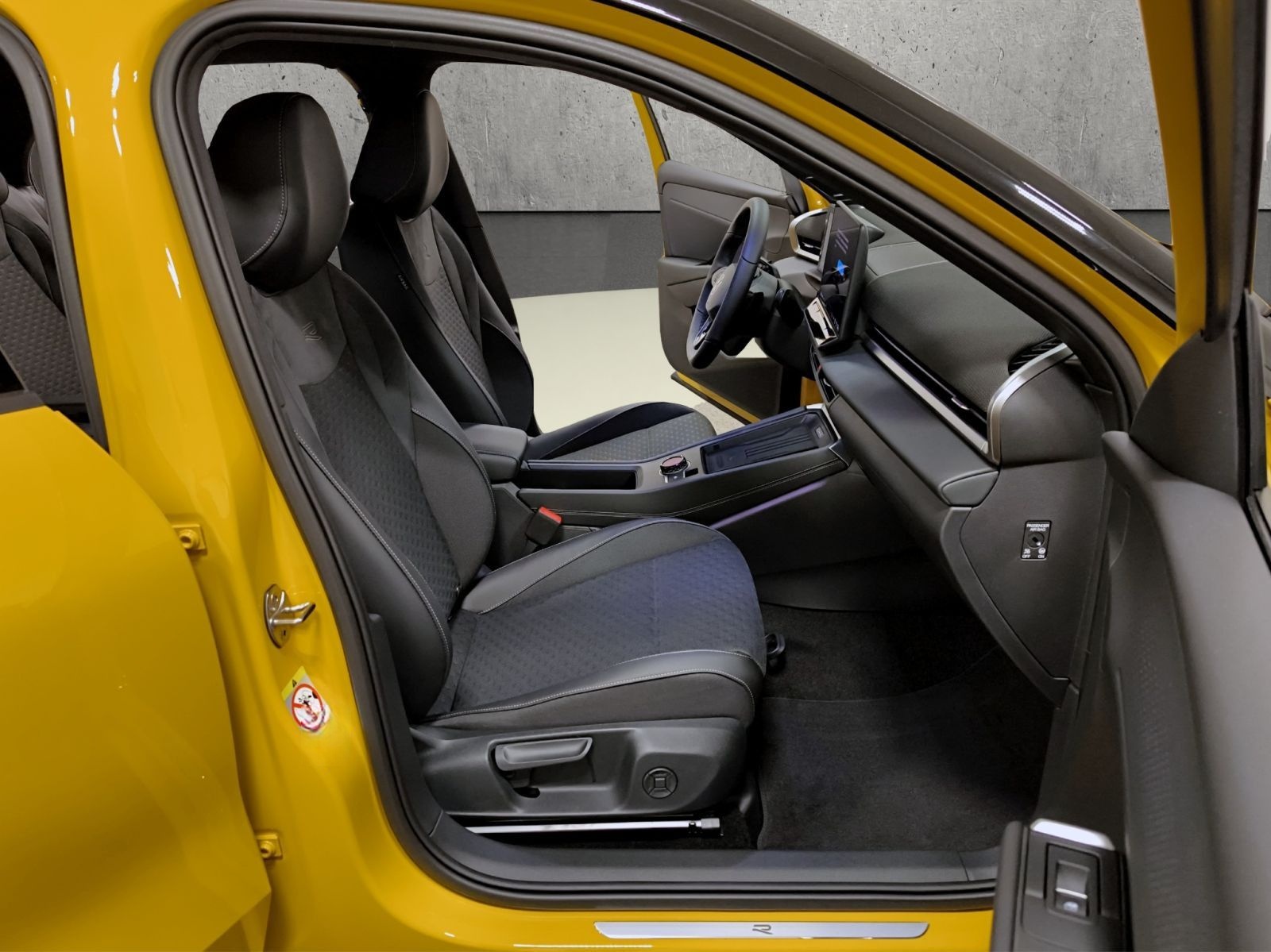 Volkswagen T-Roc 1.5 TSI DSG R-Line Black Style, Harman Kar foto 15