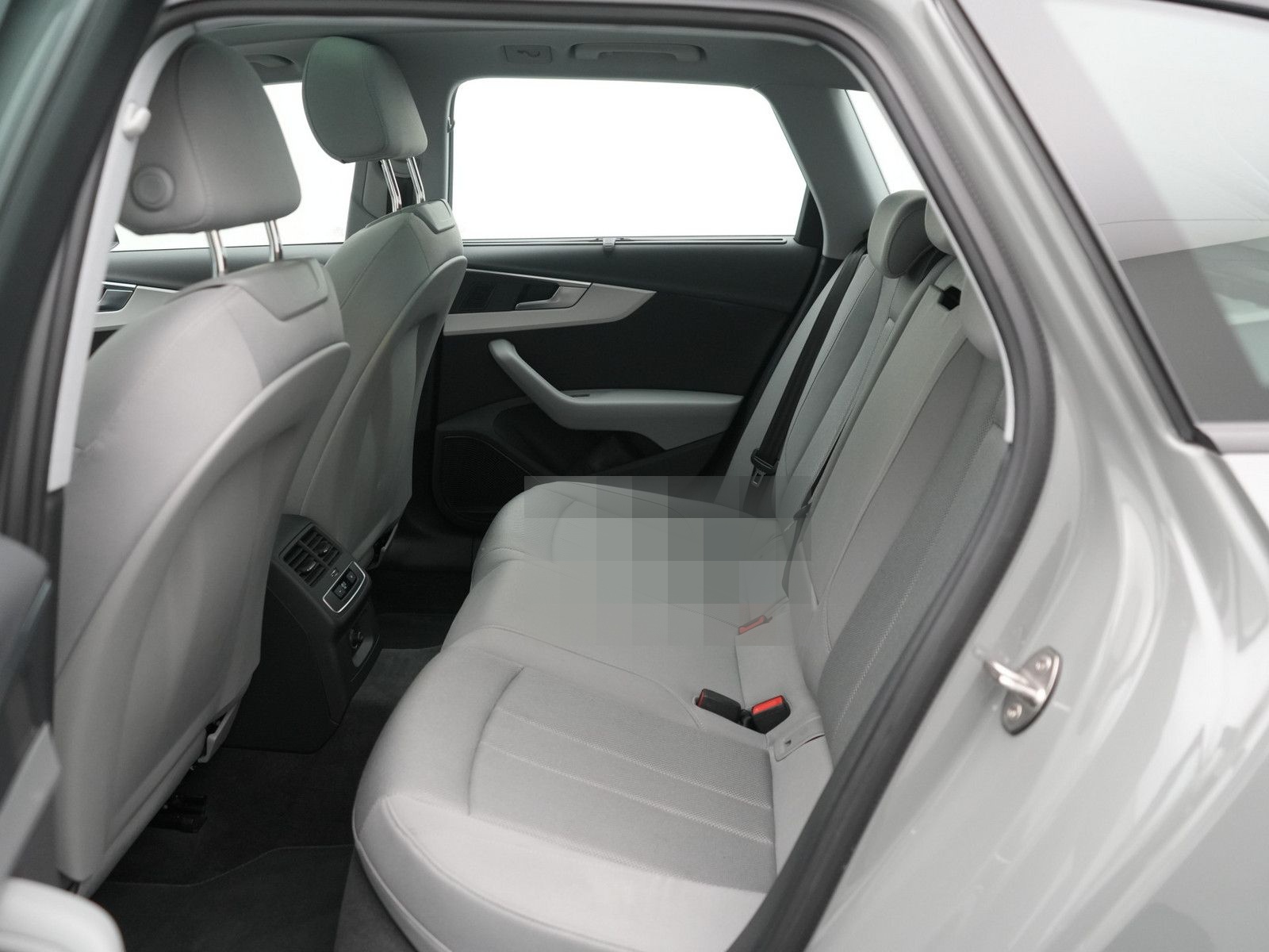 Audi A4 Avant S line S-TRON PANO NAVI B&O MEMORY SHZ foto 12