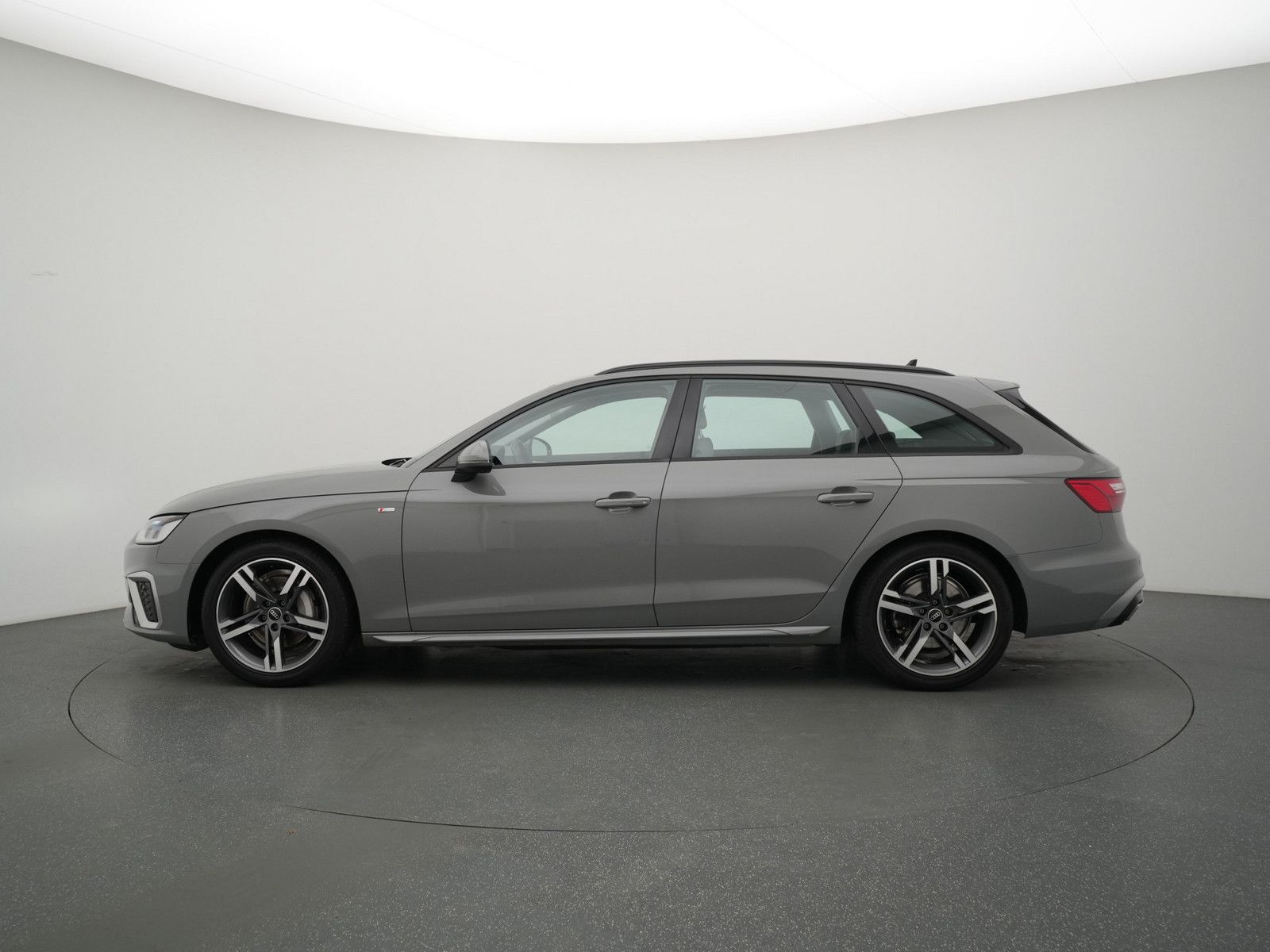 Audi A4 Avant S line S-TRON PANO NAVI B&O MEMORY SHZ foto 14