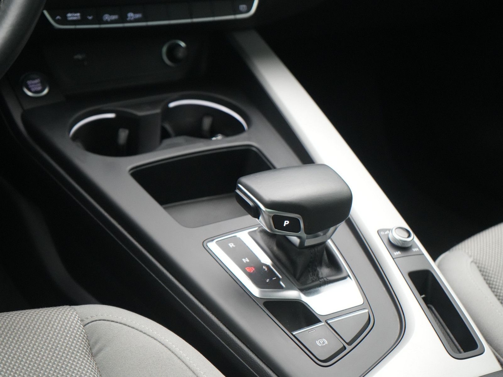 Audi A4 Avant S line S-TRON PANO NAVI B&O MEMORY SHZ foto 10