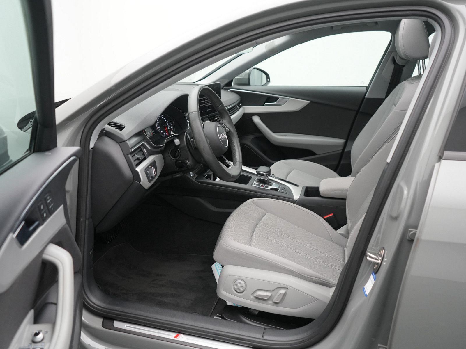 Audi A4 Avant S line S-TRON LED CARPLAY PDC B&O PANO foto 11
