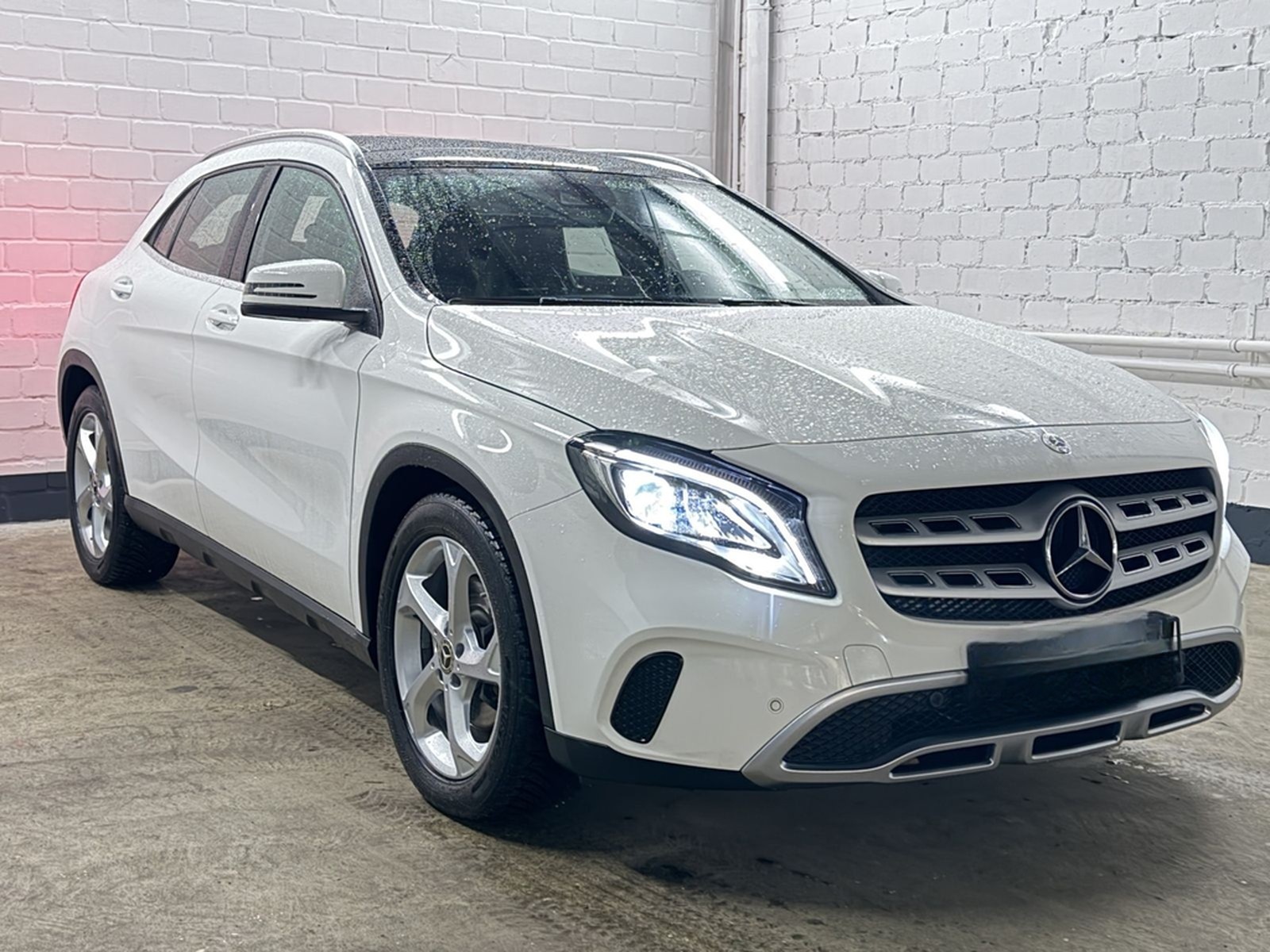 Mercedes-Benz GLA 250 7G-DCT Urban/ LED / Panorama foto 2