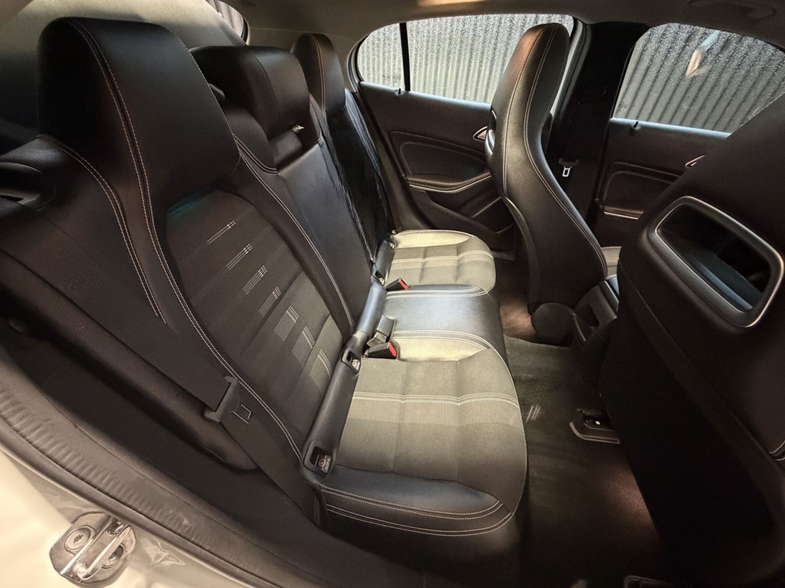 Mercedes-Benz GLA 250 7G-DCT Urban/ LED / Panorama foto 11