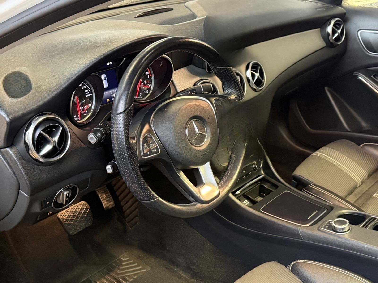 Mercedes-Benz GLA 250 7G-DCT Urban/ LED / Panorama foto 13