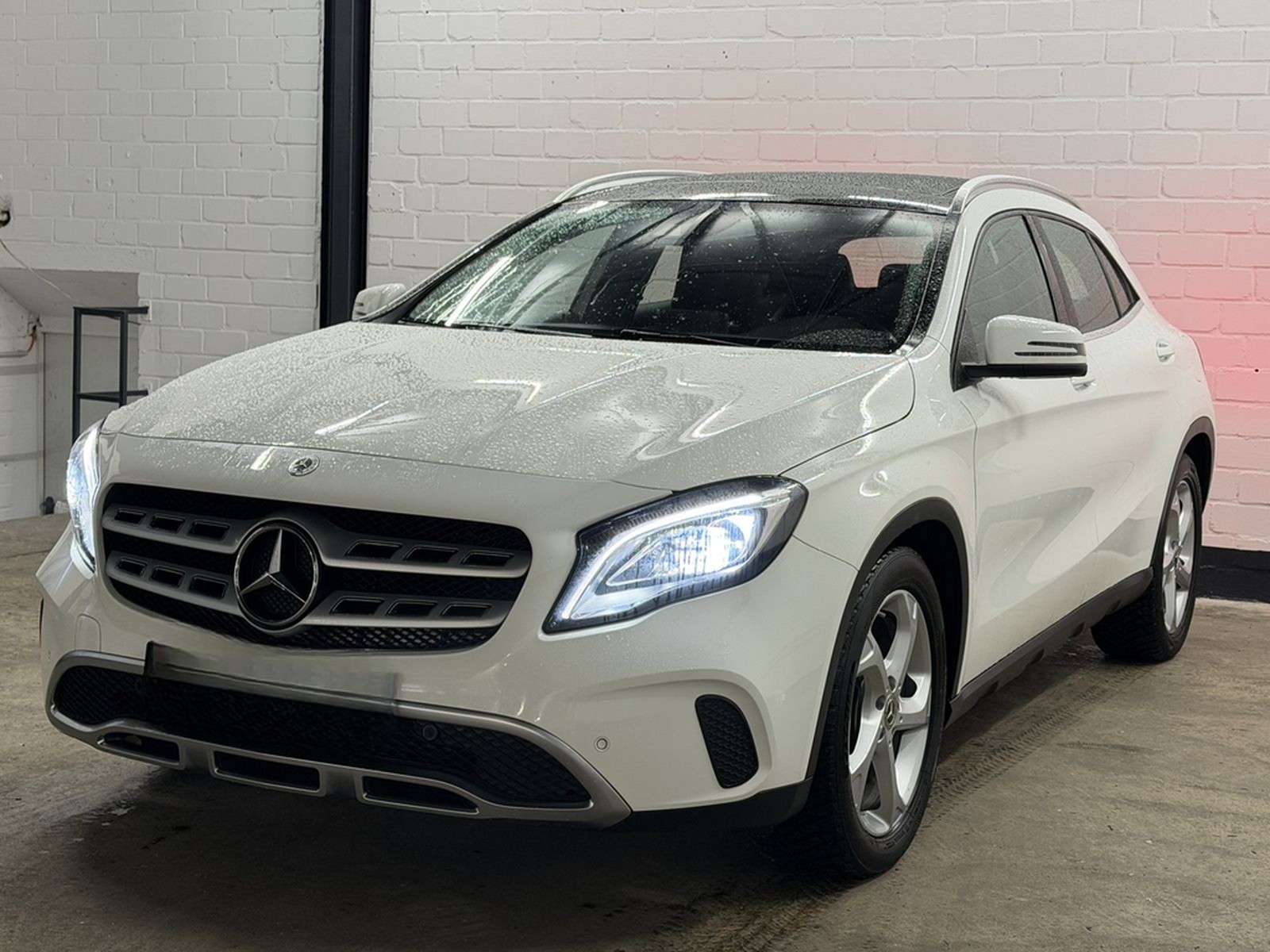 Mercedes-Benz GLA 250 7G-DCT Urban/ LED / Panorama foto 4