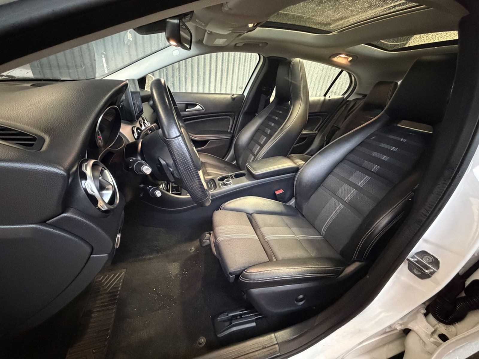 Mercedes-Benz GLA 250 7G-DCT Urban/ LED / Panorama foto 9