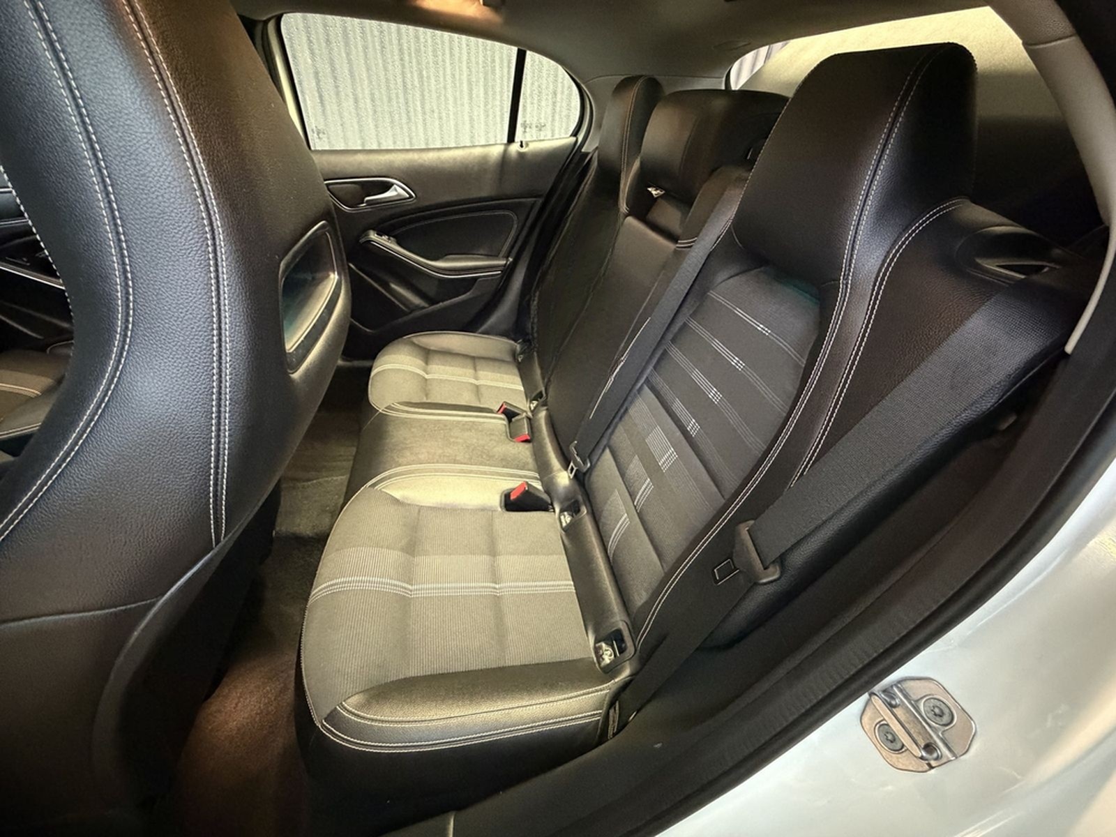 Mercedes-Benz GLA 250 7G-DCT Urban/ LED / Panorama foto 10