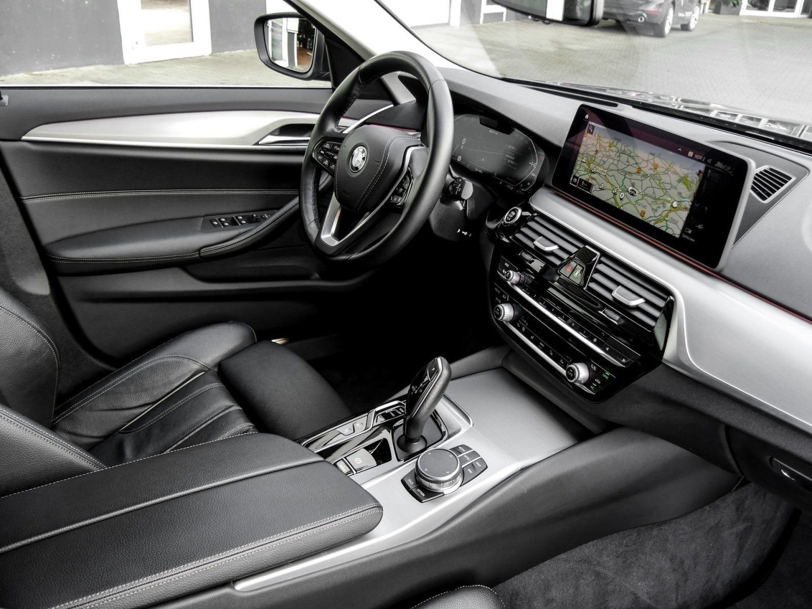 BMW 530e xDrive TOURING+AHK+HuD+DA PROF+PA foto 4