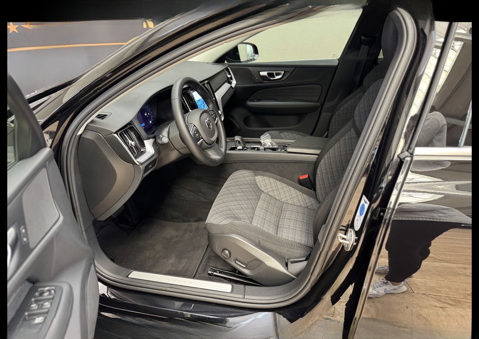 Volvo V60 Kombi B3 Core *NAVI*LED*4xSHZ*UPE:53 foto 14