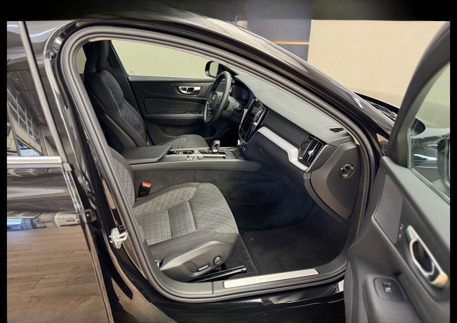 Volvo V60 Kombi B3 Core *NAVI*LED*4xSHZ*UPE:53 foto 17