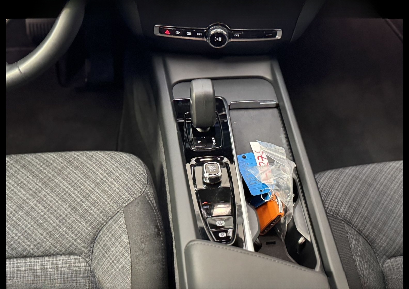 Volvo V60 Kombi B3 Core *NAVI*LED*4xSHZ*UPE:53 foto 19