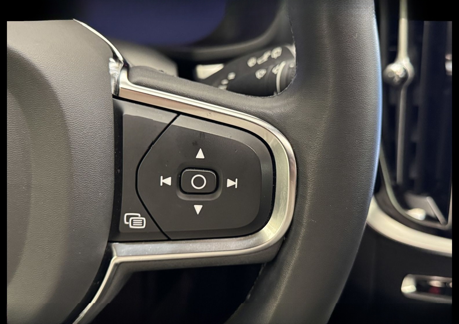 Volvo V60 Kombi B3 Core *NAVI*LED*4xSHZ*UPE:53 foto 21