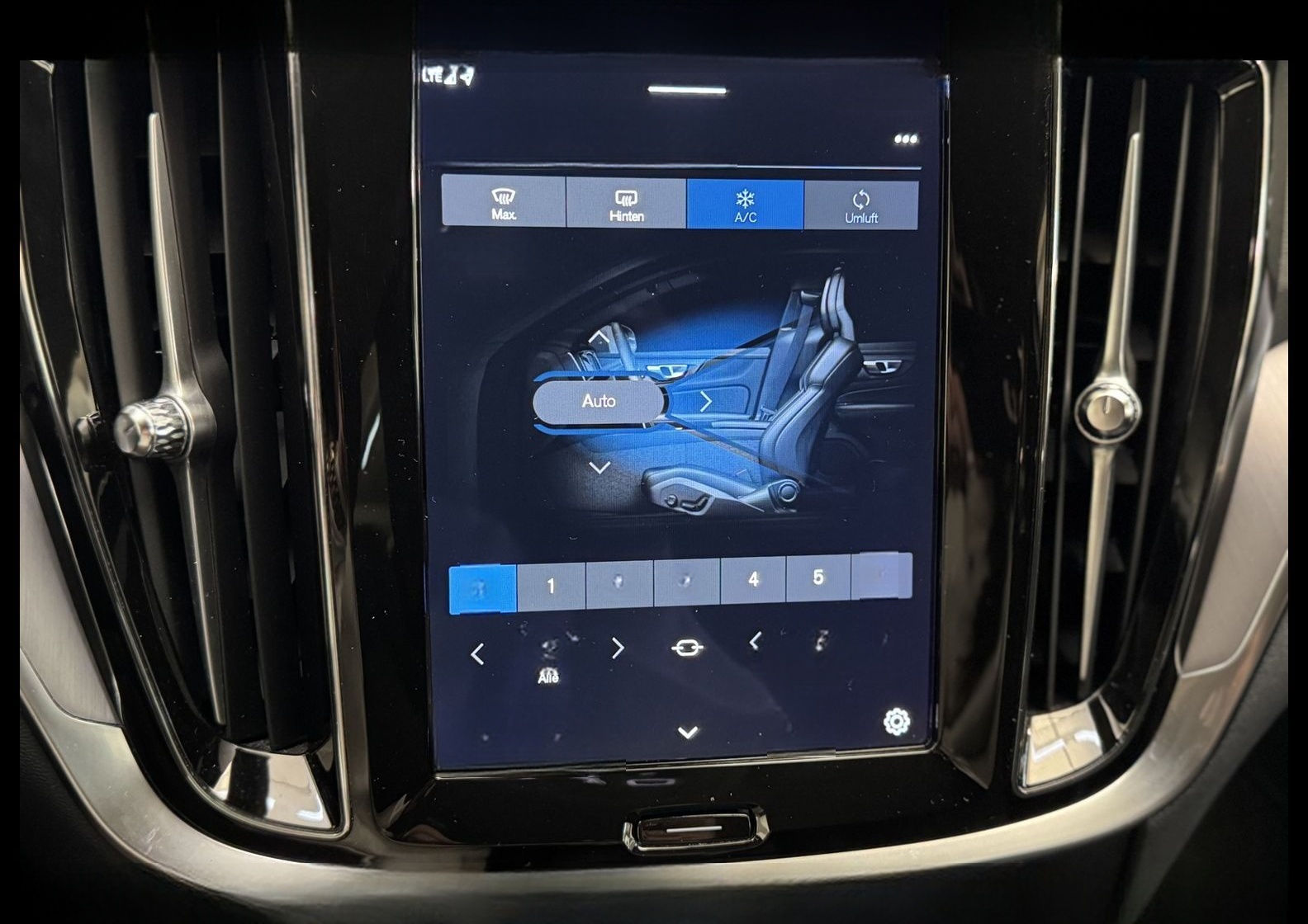 Volvo V60 Kombi B3 Core *NAVI*LED*4xSHZ*UPE:53 foto 24