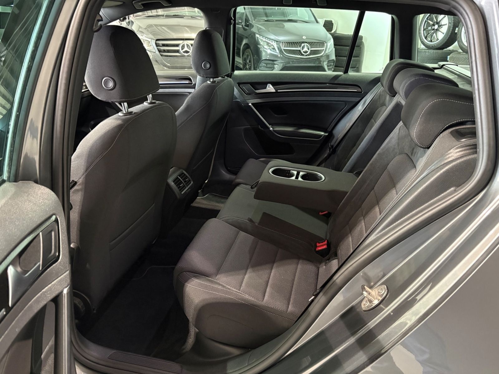 Volkswagen Golf VII Variant R 4Motion*LED*Navi*Alcantara* foto 14
