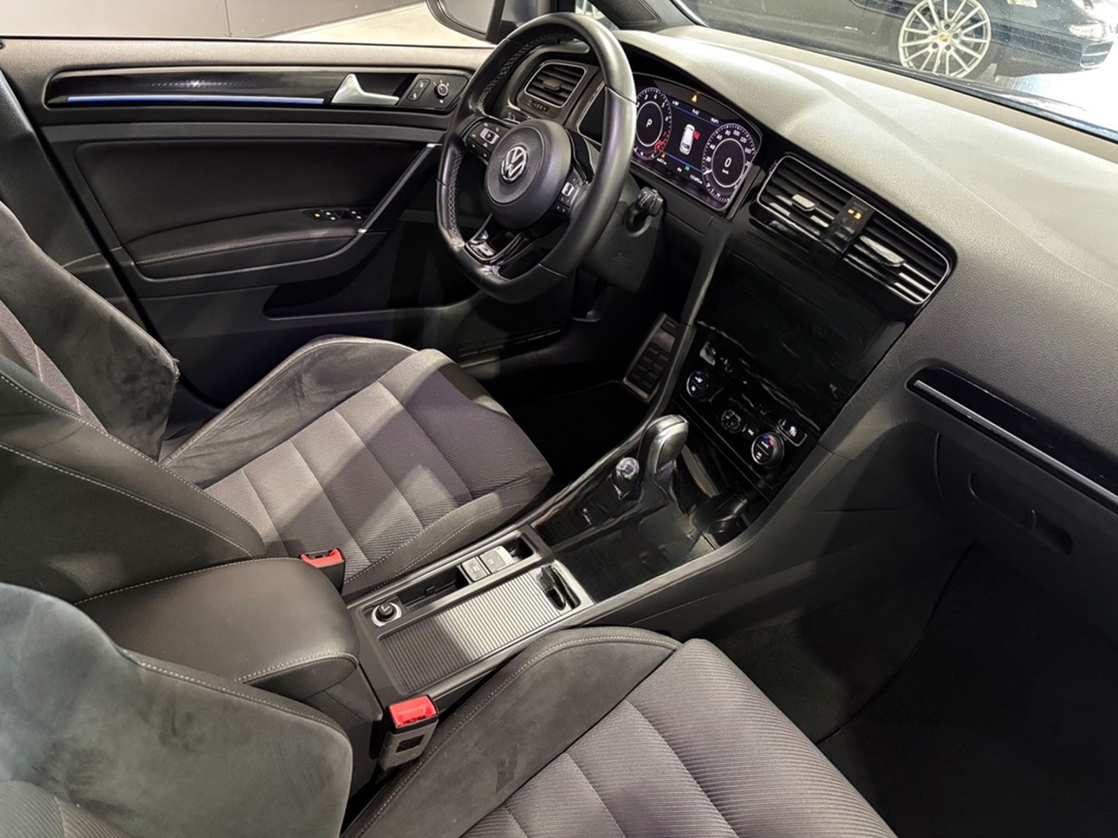 Volkswagen Golf VII Variant R 4Motion*LED*Navi*Alcantara* foto 17