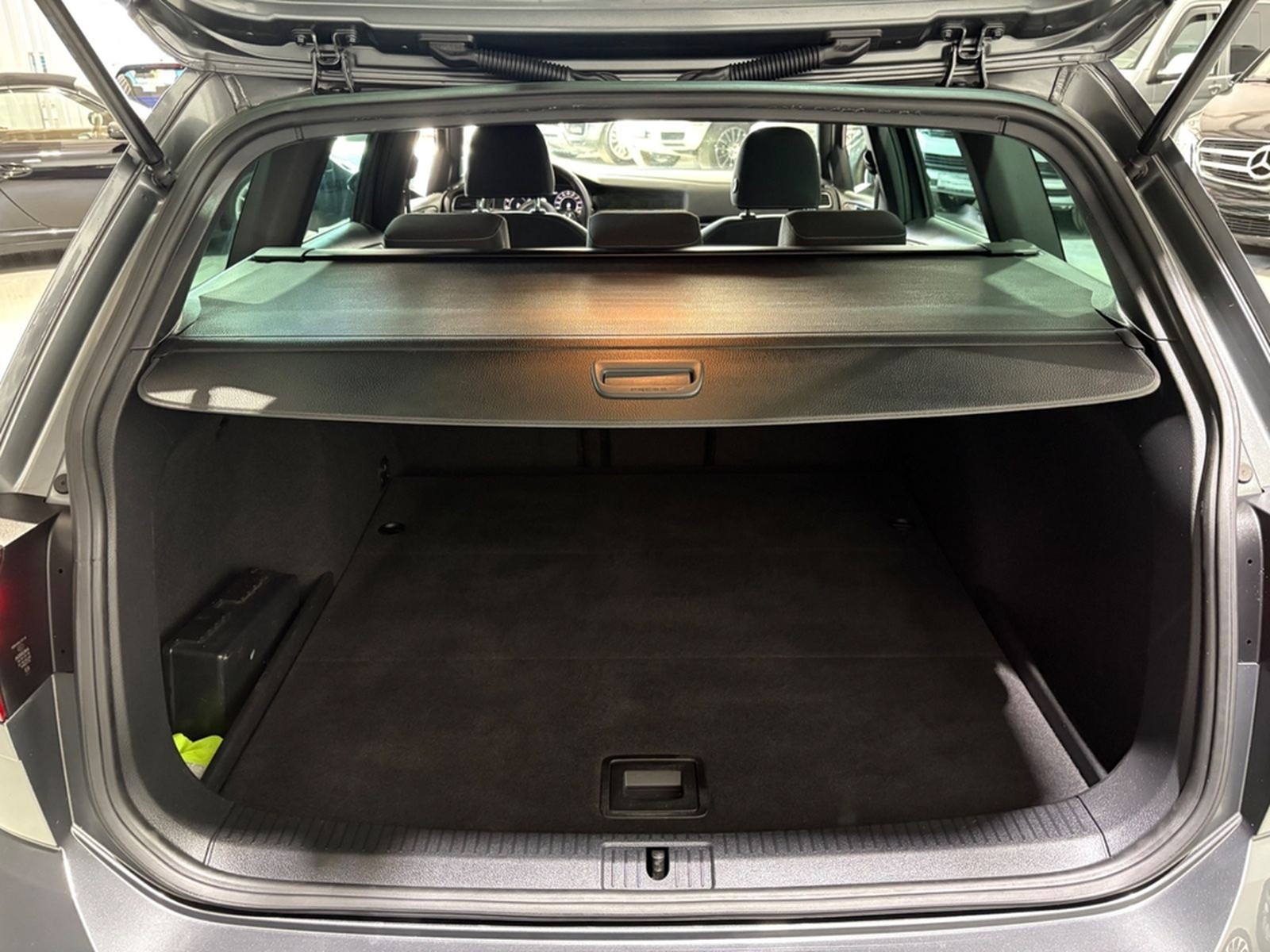Volkswagen Golf VII Variant R 4Motion*LED*Navi*Alcantara* foto 18