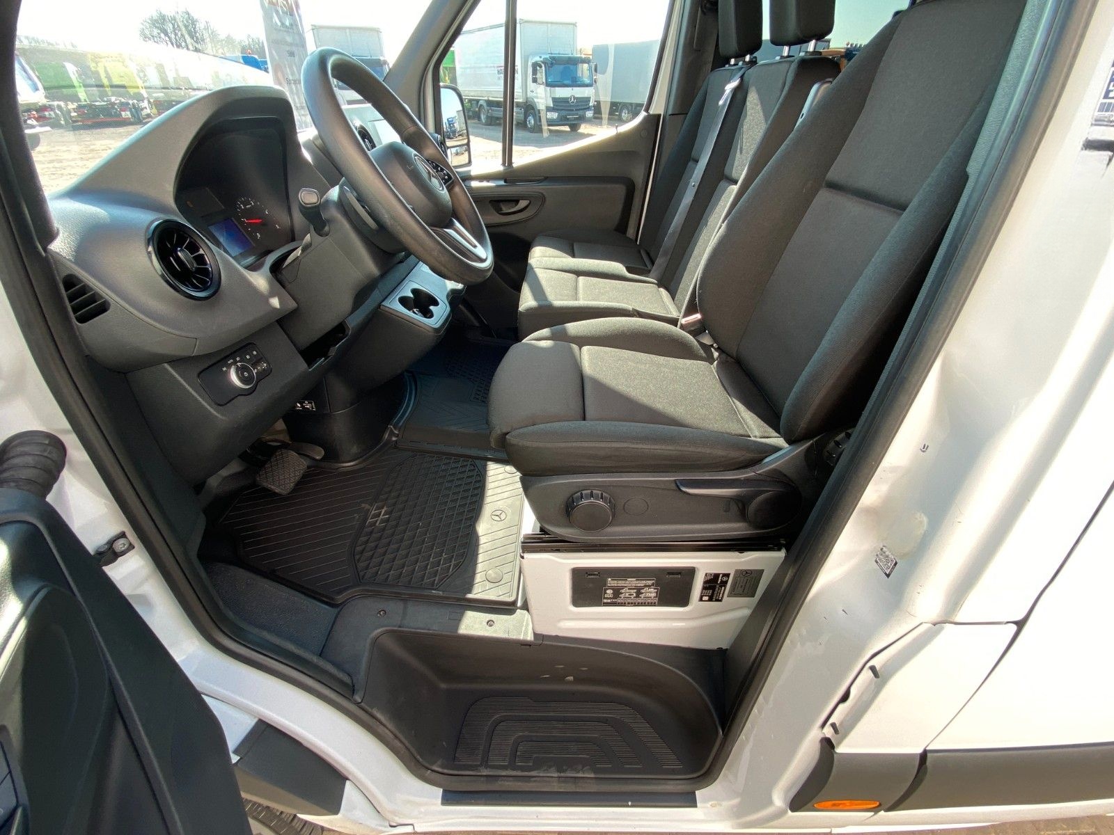Mercedes-Benz 319 CDI DOKA Sprinter | 7x Sitze*Klima*Blatt*AHK foto 15