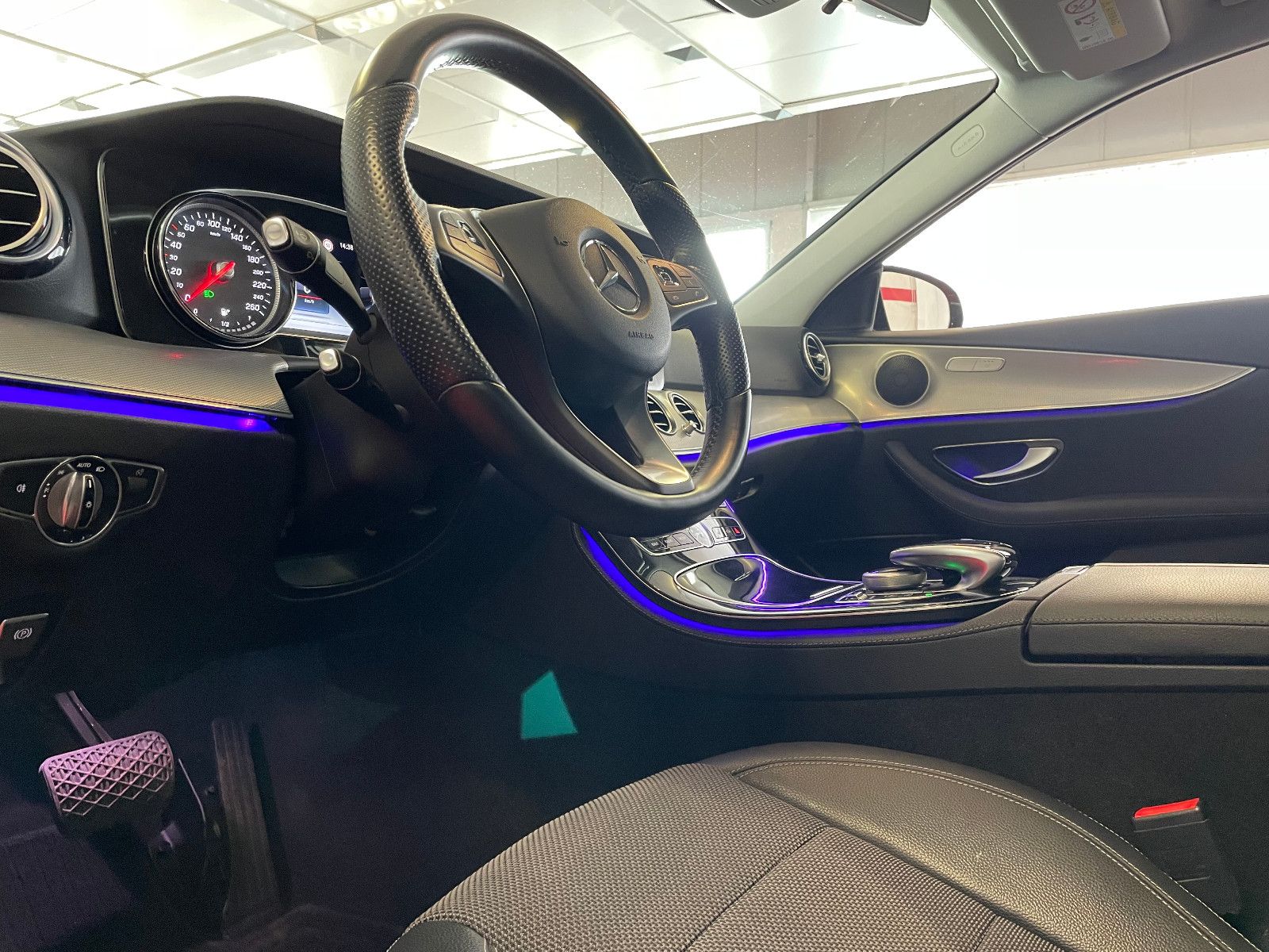 Mercedes-Benz E 220 Lim 4Matic*1.Hd.+SHgpfl.+Kam.+DAB+Navi+LED foto 16