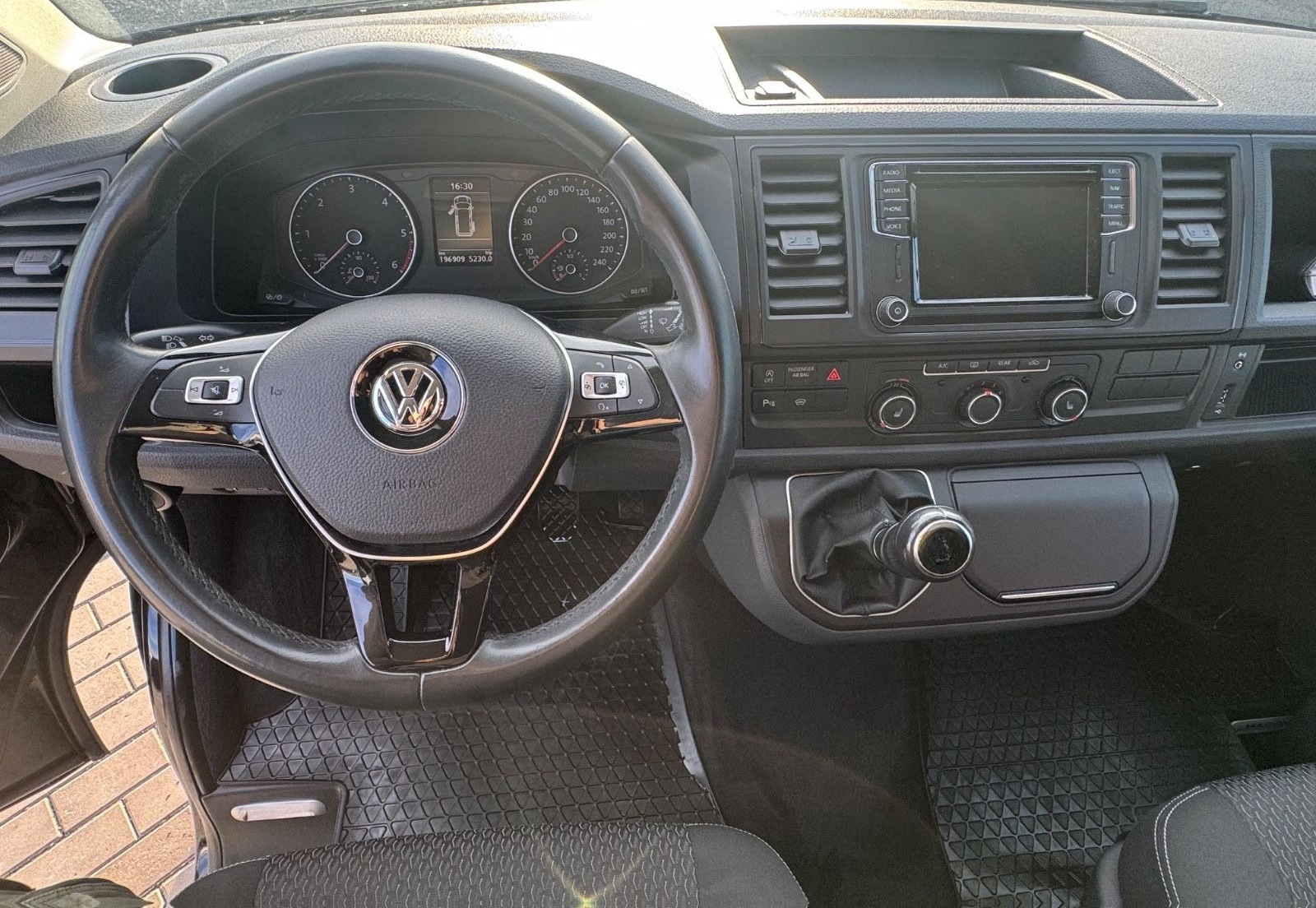 Volkswagen T6  Bus Multivan foto 9