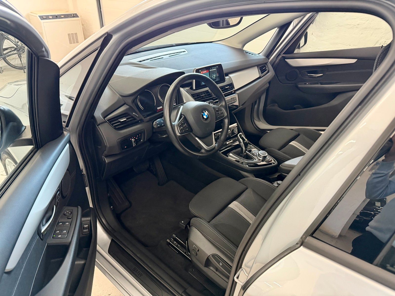 BMW 218d Aut. Navi Sport L. Navi Sitzh. LED ACC AHK* foto 7