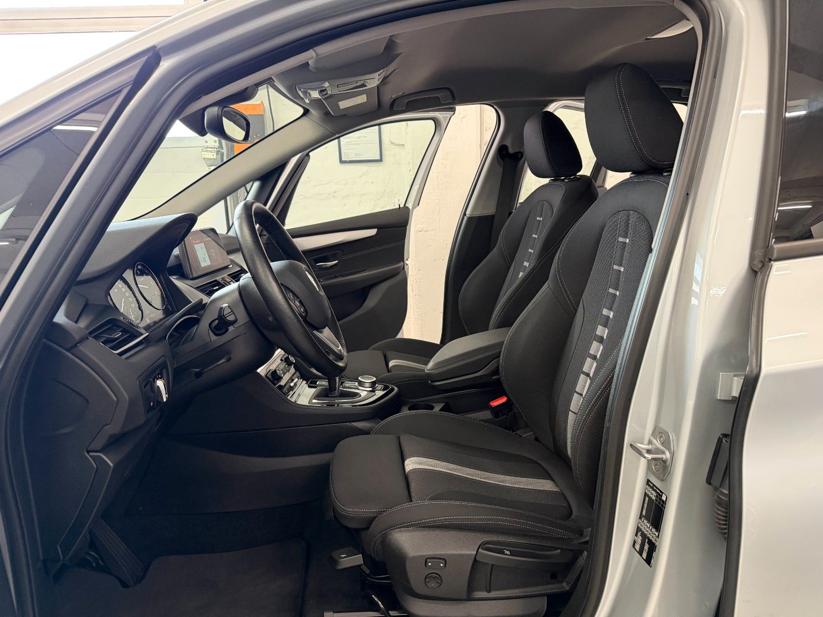 BMW 218d Aut. Navi Sport L. Navi Sitzh. LED ACC AHK* foto 9