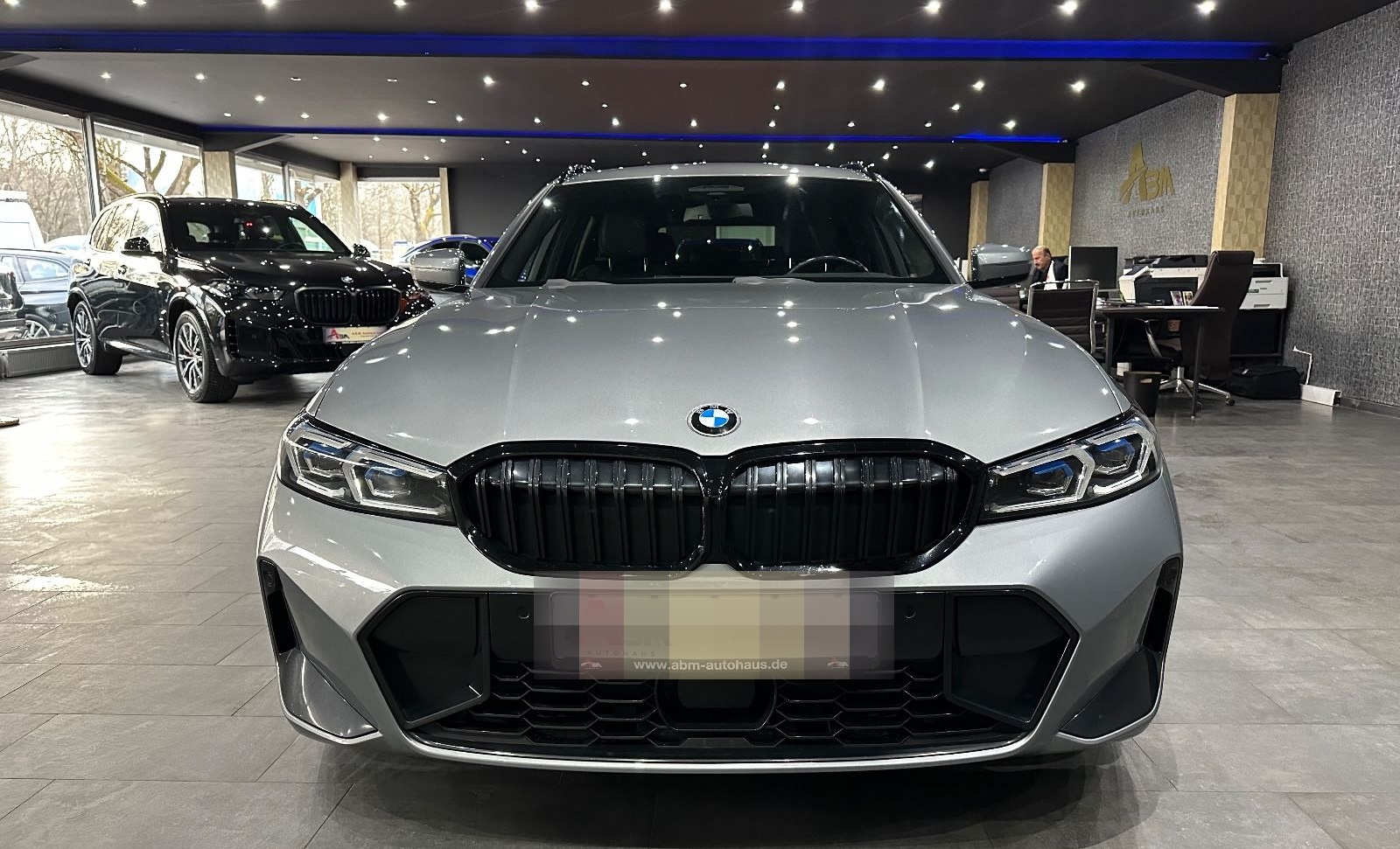 BMW 320 d M Sport / HEAD-UP / KAMERA / ACC/ AHK /LED foto 2