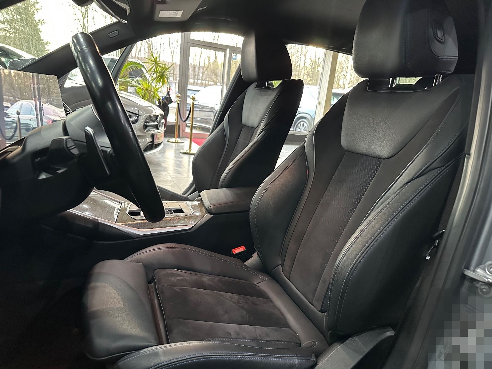 BMW 320 d M Sport / HEAD-UP / KAMERA / ACC/ AHK /LED foto 11